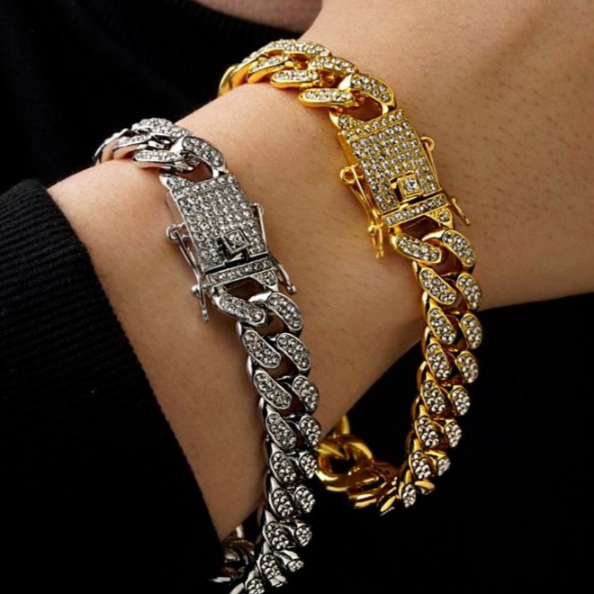 دستبند اسپرت طرح کارتیر Cartier  نگین کاری شده کاملا ثابت کد zsm (پس کرایه)