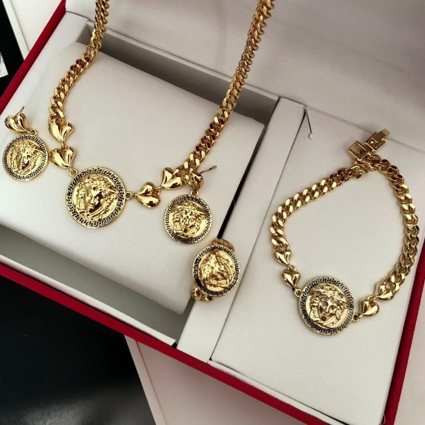 ست کامل ورساچه Versace با بند کارتیه Cartier رنگ کاملا ثابت کد zsm (پس کرایه)