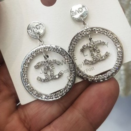 گوشواره طرح برند شنل Chanel نقره ای و طلایی تنوع طرح رنگ کاملا ثابت کد bn (پس کرایه)