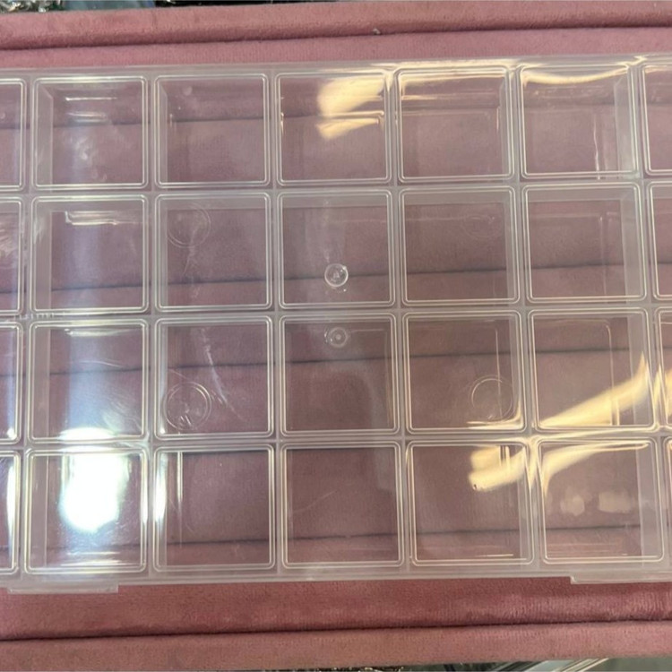 جعبه تقسیم کننده پیرسینگ 10 خونه مناسب برای دسته بندی و گذاشتن انواع پیرسینگ و اشیاء ریز کد sf (پس کرایه)