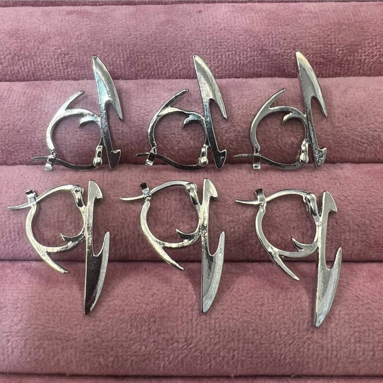 گوشواره استیل زنانه طرح سایبری رنگ ثابت و ضد حساسیت کد sf (پس کرایه)