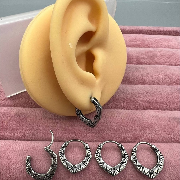گوشواره استیل زنانه طرح حلقه ای اسپرت تنوع طرح رنگ ثابت و ضد حساسیت کد sf (پس کرایه)