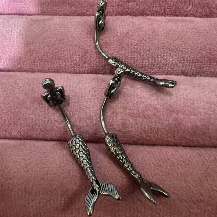 پیرسینگ ناف نقطه اتصال به بدن استیل طرح دم پری دریایی رنگ ثابت و ضد حساسیت کد sf (پس کرایه)
