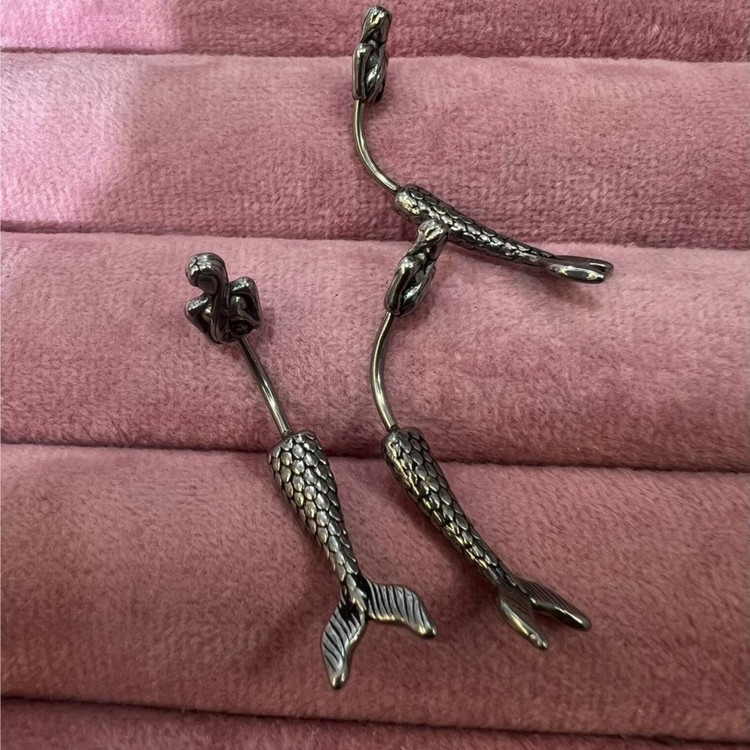پیرسینگ ناف نقطه اتصال به بدن استیل طرح دم پری دریایی رنگ ثابت و ضد حساسیت کد sf (پس کرایه)