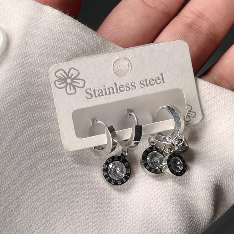 گوشواره استیل زنانه سه عددی طرح حروف یونانی تنوع طرح رنگ ثابت کد tk (پس کرایه)