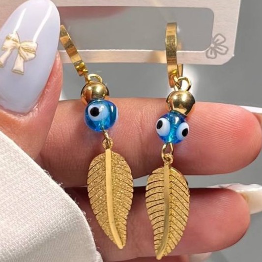گوشواره استیل زنانه طرح پر و چشم نظر رنگ ثابت کد tk (پس کرایه)