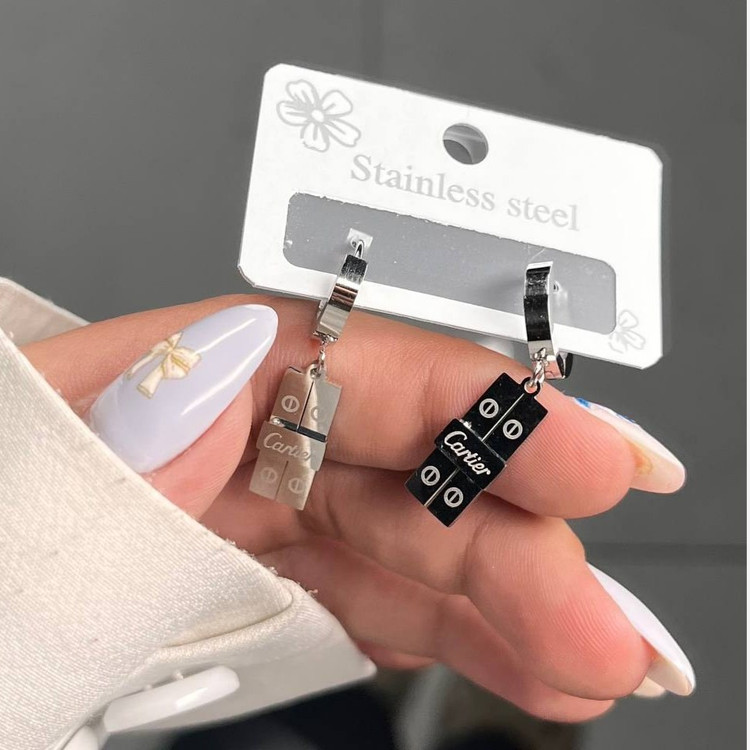 گوشواره استیل زنانه طرح کارتیر cartier رنگ ثابت کد tk (پس کرایه)