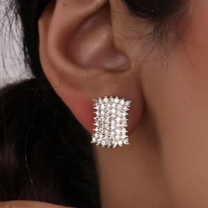 نیم ست گردنبند و گوشواره جواهری نگین کاری طرح مینیمال رنگ ثابت کد mp (پس کرایه)