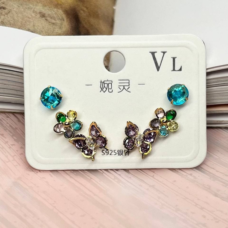 گوشواره طرح جواهری (میخ نقره) طرح گل و پروانه و نگین رنگ ثابت کد tk (پس کرایه)