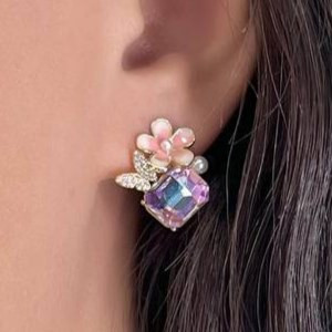 گوشواره طرح جواهری (میخ نقره) طرح گل و پروانه نگین رنگ ثابت کد tk (پس کرایه)