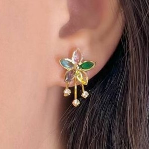 گوشواره طرح جواهری (میخ نقره) طرح گل نگین آویز رنگ ثابت کد tk (پس کرایه)