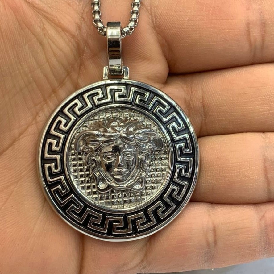 گردنبند و آویز پلاک استیل مردانه طرح ورساچه Versace رنگ ثابت کد bn (پس کرایه)
