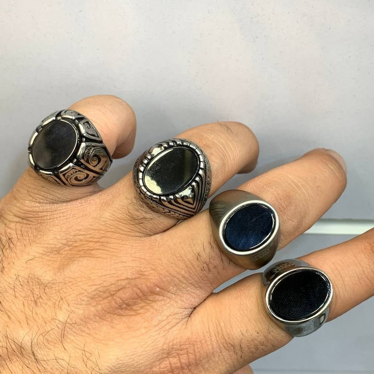 انگشتر استیل مردانه طرح نگین مشکی طلایی و نقره ای رنگ ثابت کد bn (پس کرایه)
