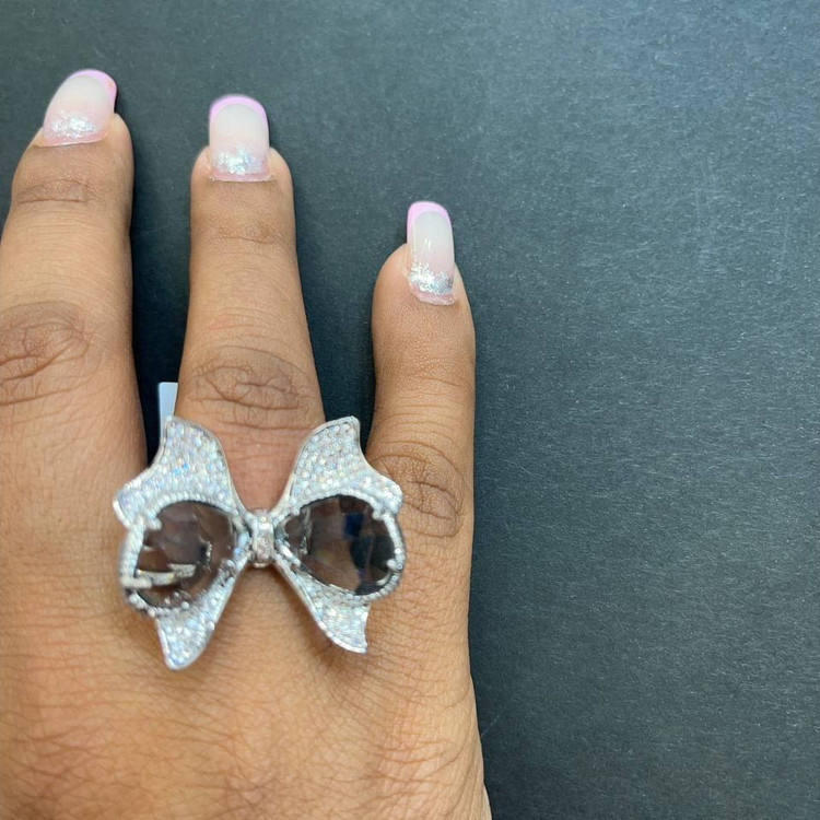 انگشتر طرح جواهری زنانه طرح سه گل نگین فری سایز Free size تنوع طرح رنگ ثابت کد bn (پس کرایه)