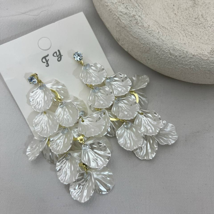 گوشواره آبکاری نقره طرح برگ حلقه ای تنوع طرح رنگ ثابت کد tj (پس کرایه)