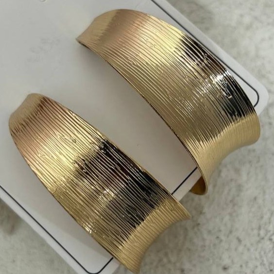 گوشواره آبکاری نقره طرح حلقه ای پهن رنگ ثابت کد tj (پس کرایه)