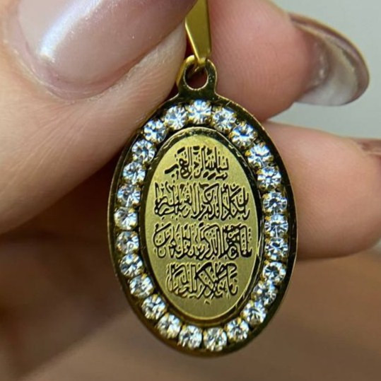 پلاک آویز استیل طرح و ان یکاد طلایی دور نگین رنگ ثابت تنوع طرح کدgy