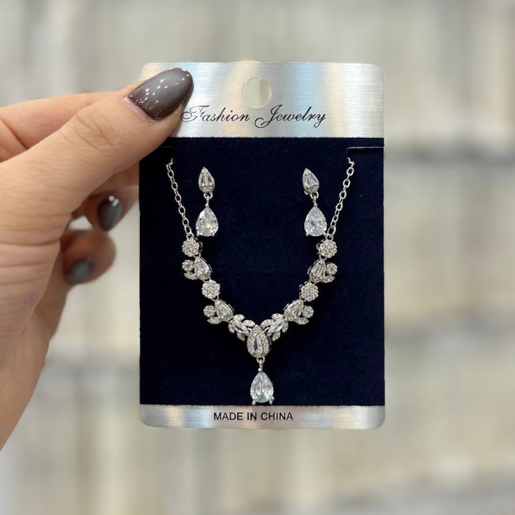 نیم ست گردنبند و گوشواره طرح جواهری زنجیری طرح نگین دایره رنگ ثابت با تنوع طرح کدgy