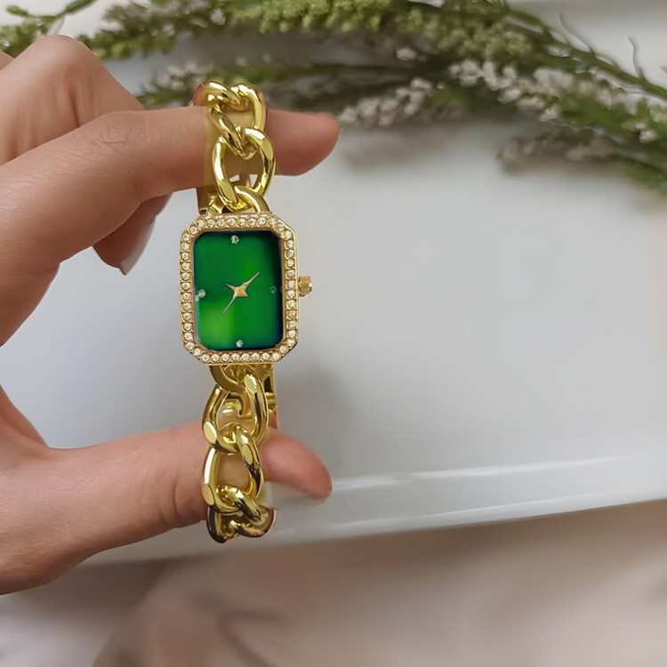 ساعت مچی عقربه ای زنانه مدل کوارتز بند زنجیری کد 1.2
