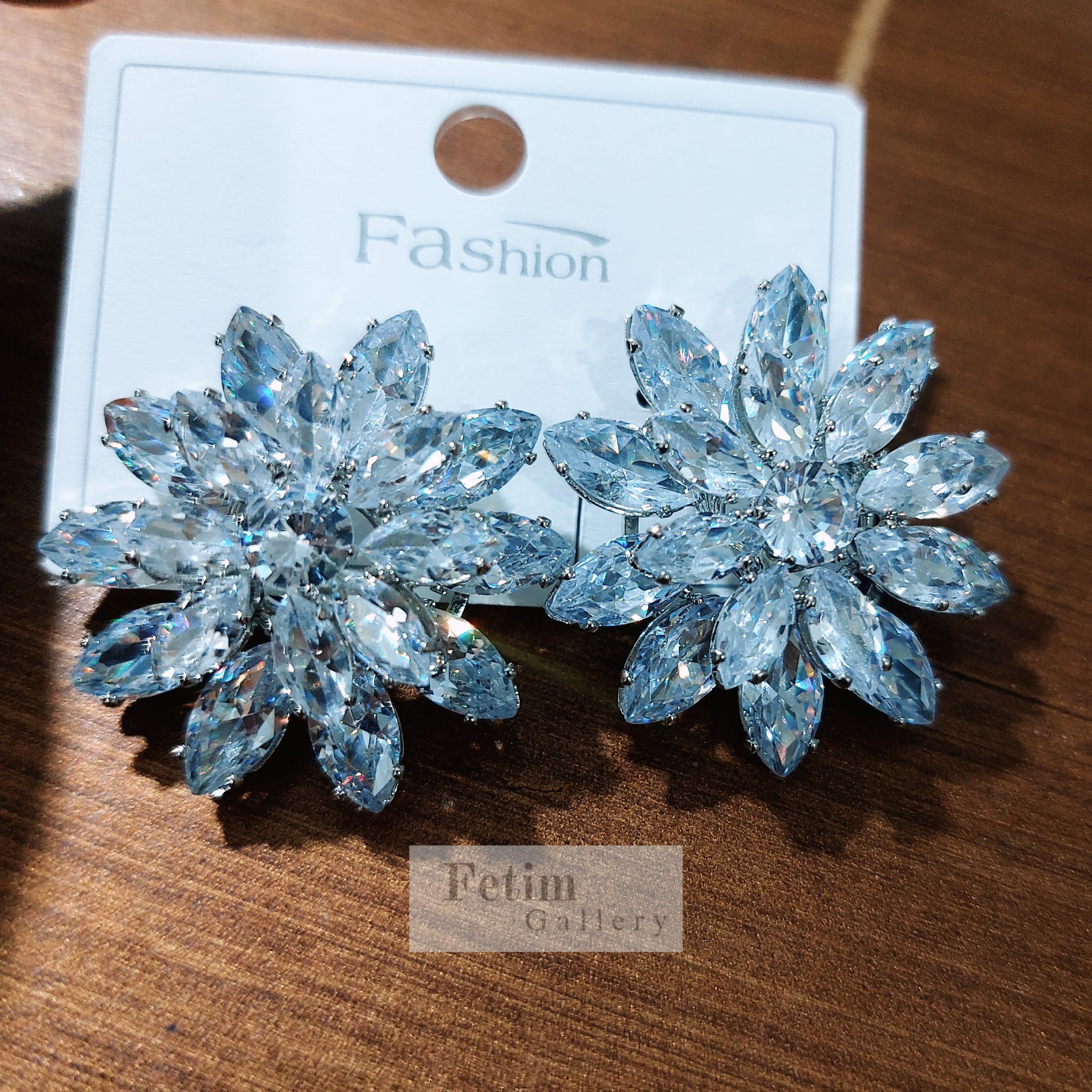 گوشواره جواهری فشن طرح گل