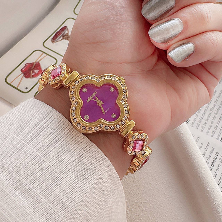 ساعت زنانه و دخترانه نگین دار ونکلیف بهمراه ست کامل بنفش زیبا ارسال رایگان