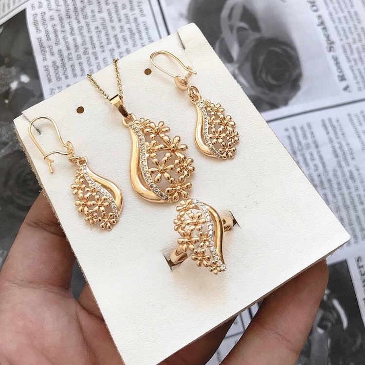 سرویس زنانه و دخترانه طرح طلا کپی شده از طلافروشی ها ارسال رایگان