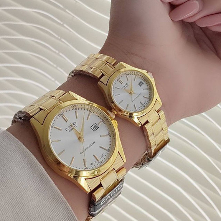 ساعت زنانه و مردانه قیمت تک کاسیو استیل تاریخ دار موتور ژاپن مارک معروف CASIO نمونه درجه یک ارسال رایگان
