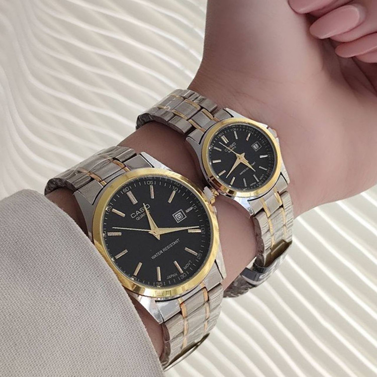 ست ساعت مچی زنانه و مردانه قیمت ست کاسیو استیل تاریخدار موتور ژاپن مارک معروف CASIO نمونه درجه یک ارسال رایگان