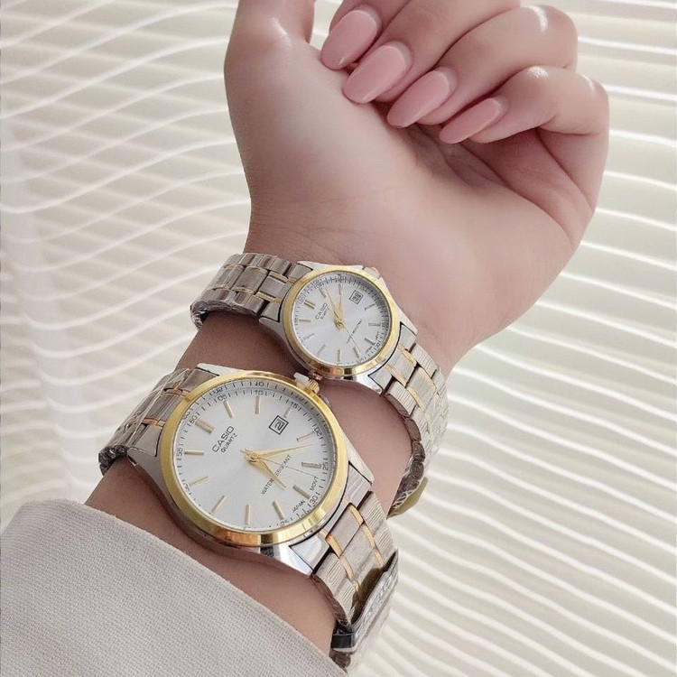 ست ساعت مچی زنانه و مردانه قیمت ست کاسیو استیل تاریخدار موتور ژاپن مارک معروف CASIO نمونه درجه یک ارسال رایگان