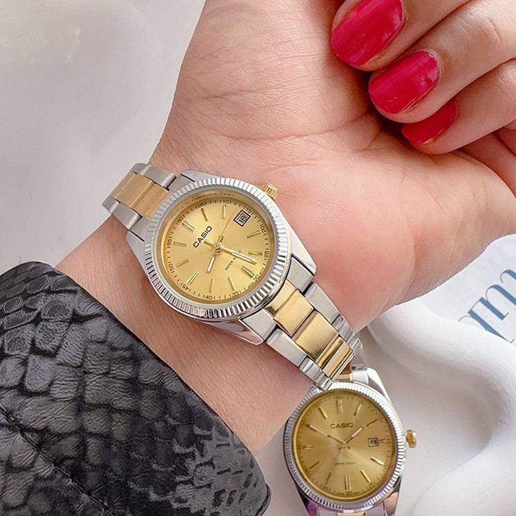 ساعت مچی زنانه و مردانه تک کاسیو استیل تاریخدار حک موتور ژاپن مارک معروف CASIO نمونه درجه یک ارسال رایگان