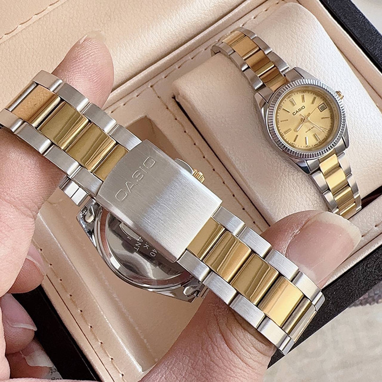 ساعت مچی زنانه و مردانه تک کاسیو استیل تاریخدار حک موتور ژاپن مارک معروف CASIO نمونه درجه یک ارسال رایگان