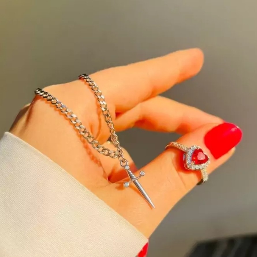 گردنبند ست قلب و انگشتر شمشیر خاص