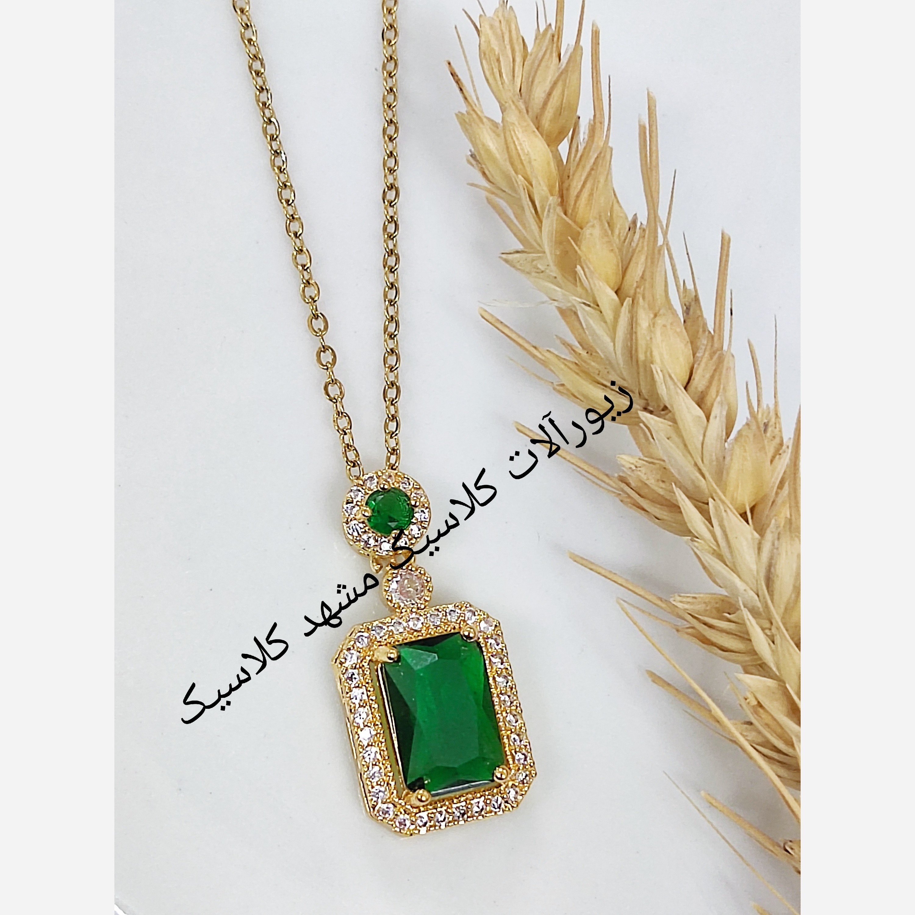 گردنبند استیل نگین سبز پر کار برجسته شیک