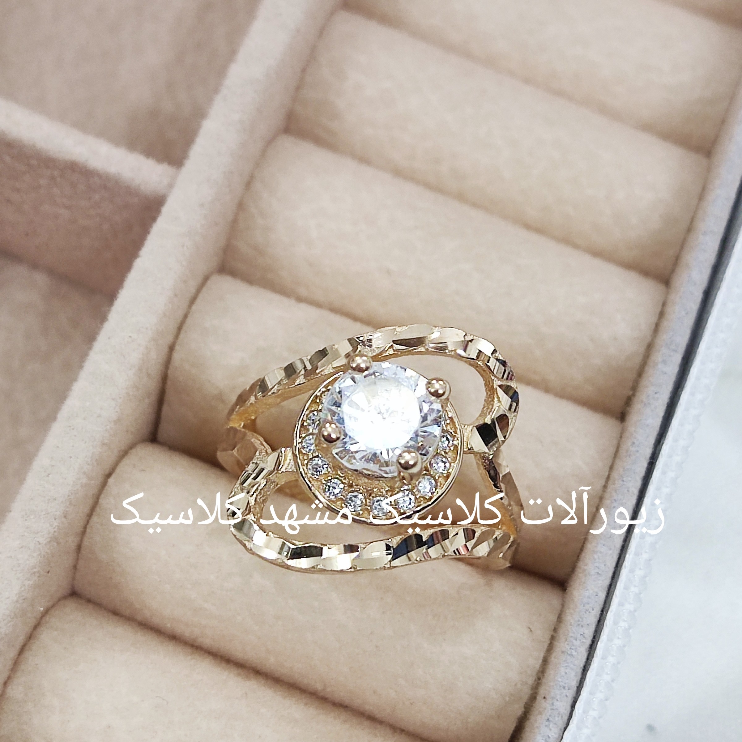 انگشتر زنانه طلا روس نگین برجسته تک نگین شیک و خاص زیبا