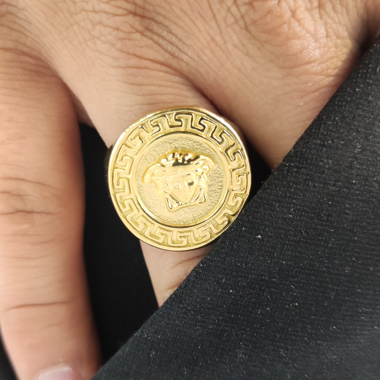 انگشتر طلایی ورساچه
