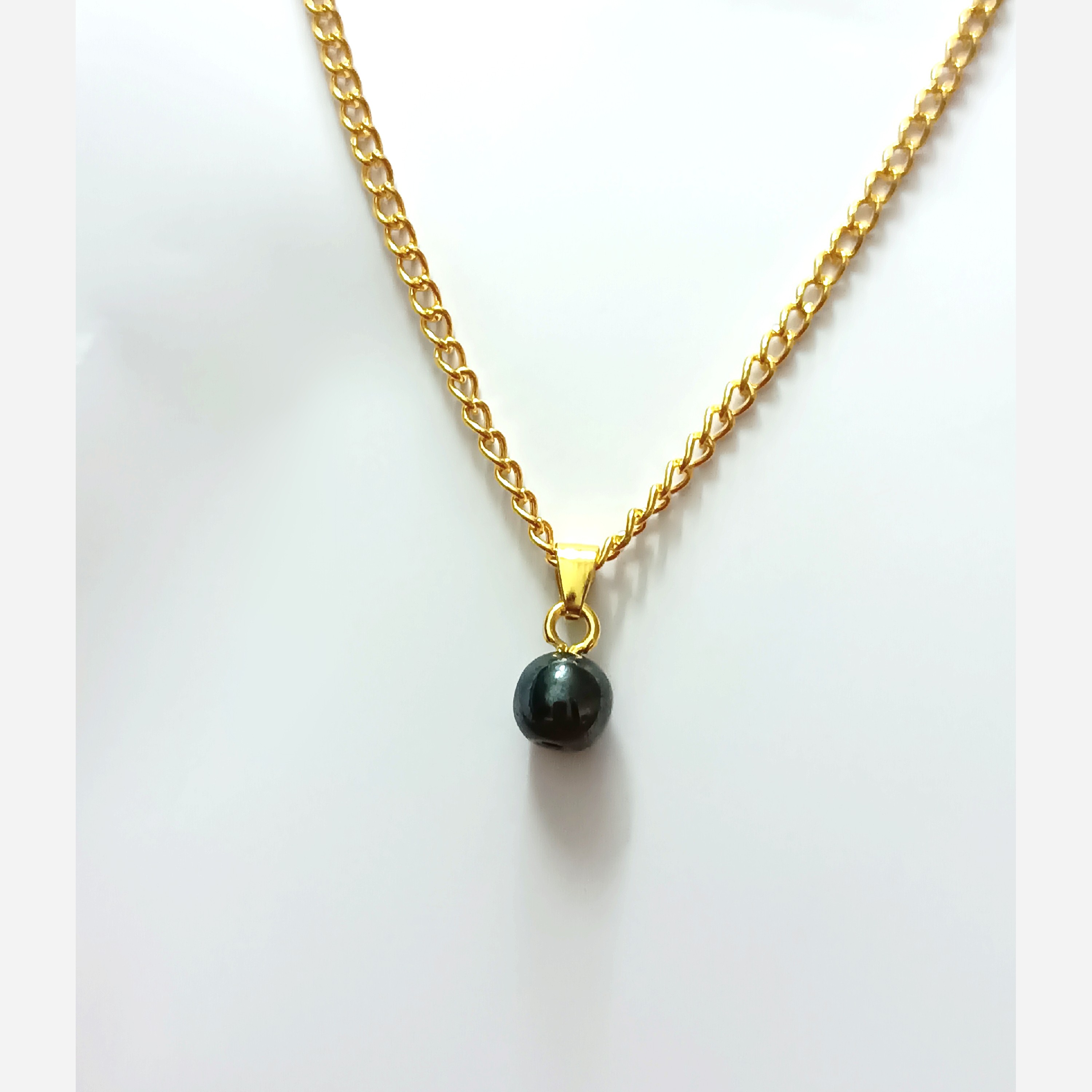 گردنبند مینیمال سنگ ماه تولد شهریور سنگ حدید