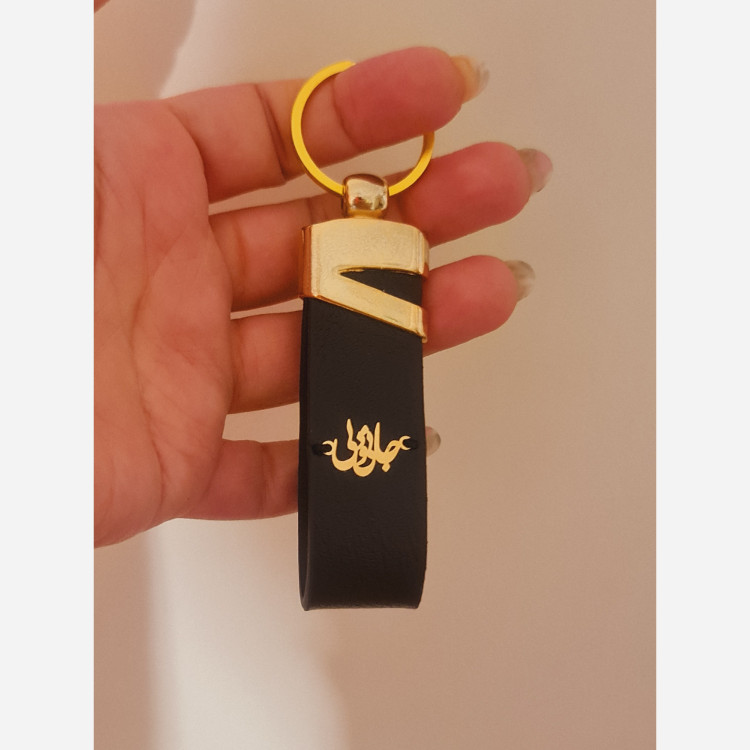 جاسوییچی چرم با پلاک طلا طرح جانی و دلی
