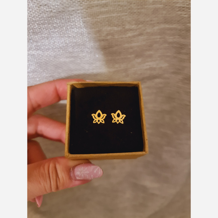 گوشواره طلا 18 عیار طرح گل لوتوس