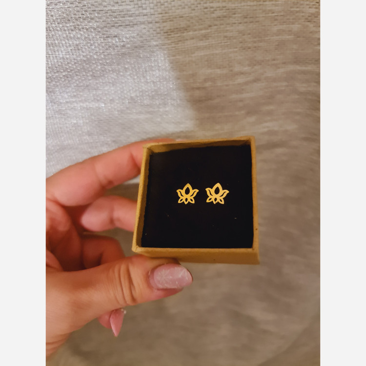 گوشواره طلا 18 عیار طرح گل لوتوس