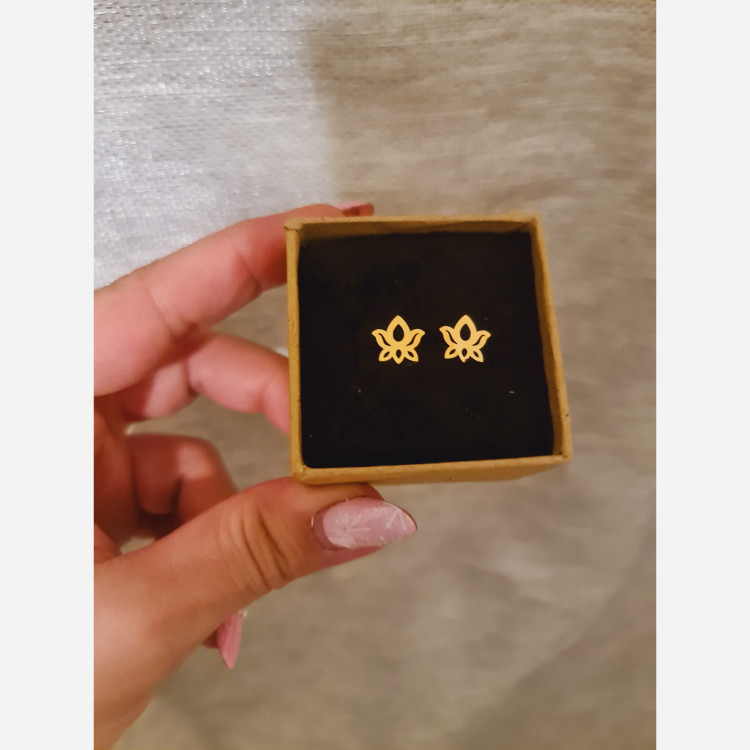 گوشواره طلا 18 عیار طرح گل لوتوس