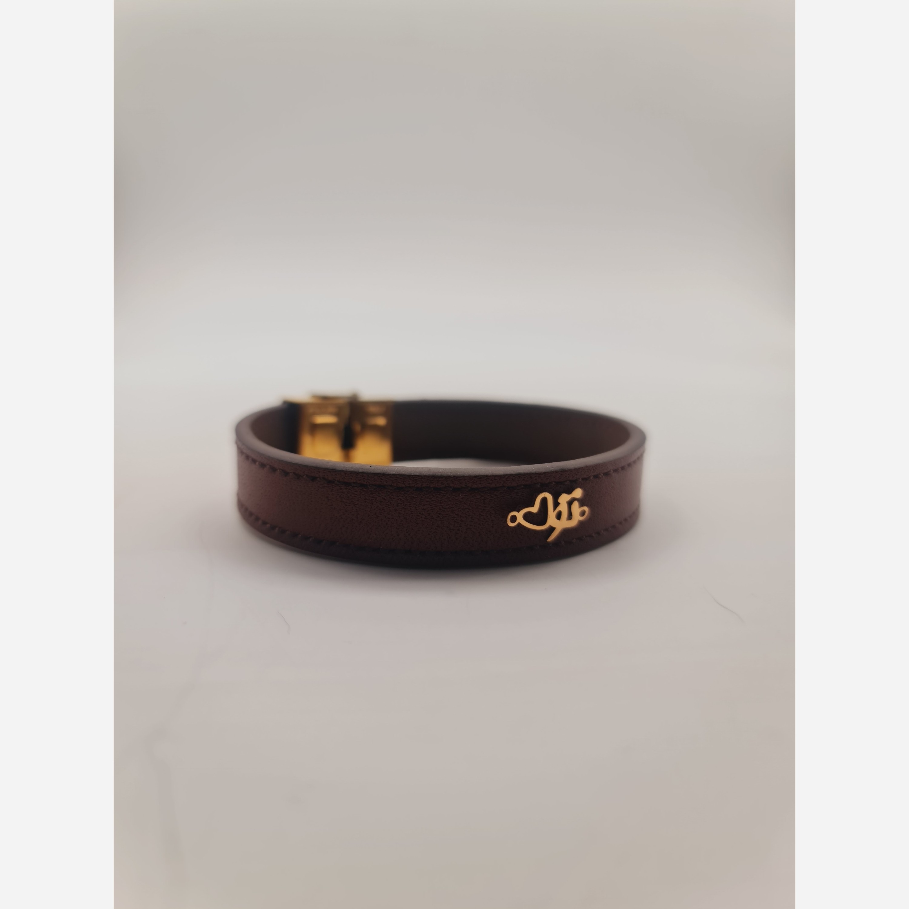 دستبند چرم با پلاک طرح تو با قلب