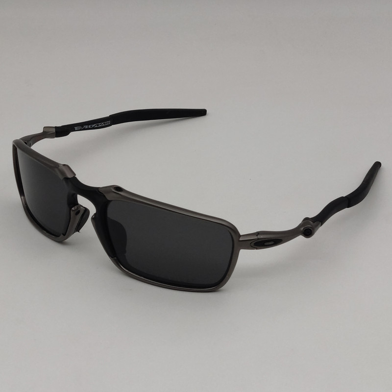 عینک آفتابی بایکر پلاریزه اوکلی مدل BADMAN OO6020-03
