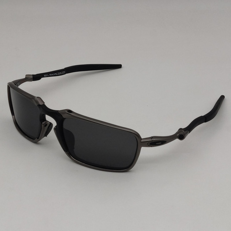 عینک آفتابی بایکر پلاریزه اوکلی مدل BADMAN OO6020-03