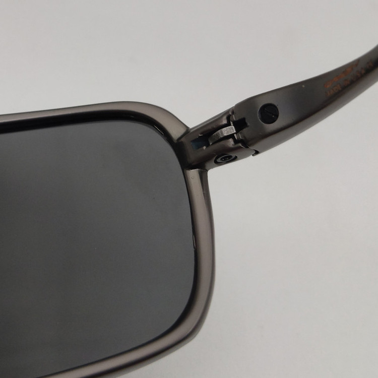 عینک آفتابی بایکر پلاریزه اوکلی مدل BADMAN OO6020-03