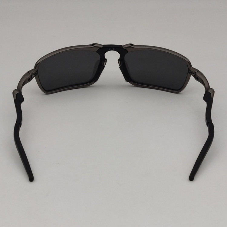 عینک آفتابی بایکر پلاریزه اوکلی مدل BADMAN OO6020-03