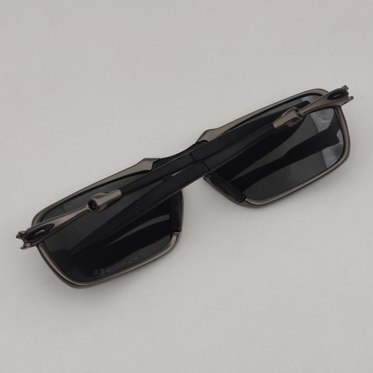 عینک آفتابی بایکر پلاریزه اوکلی مدل BADMAN OO6020-03