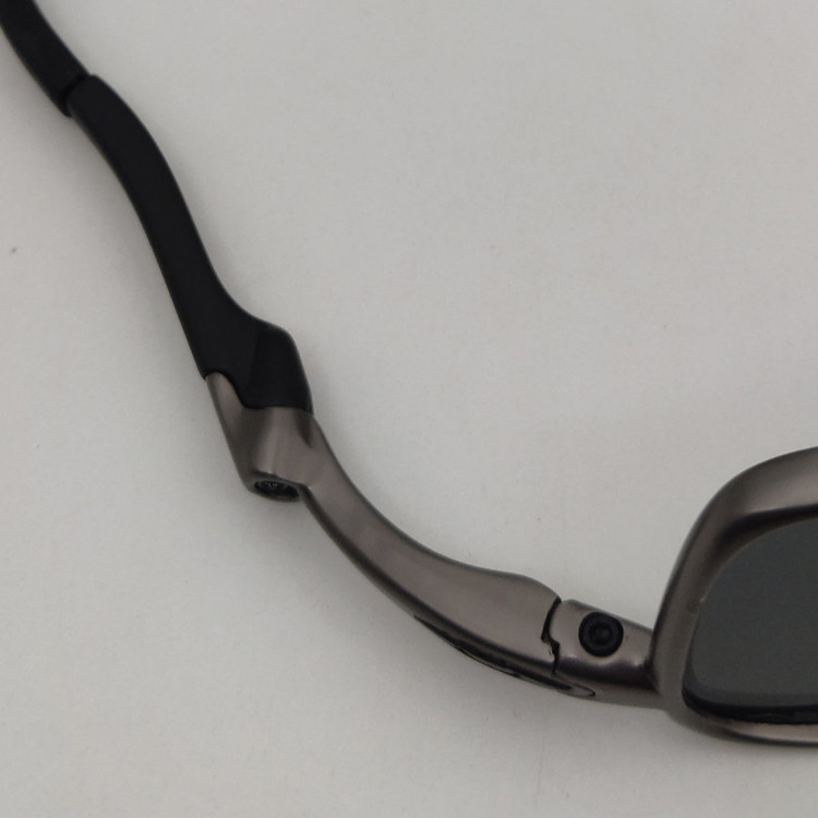 عینک آفتابی بایکر پلاریزه اوکلی مدل BADMAN OO6020-03