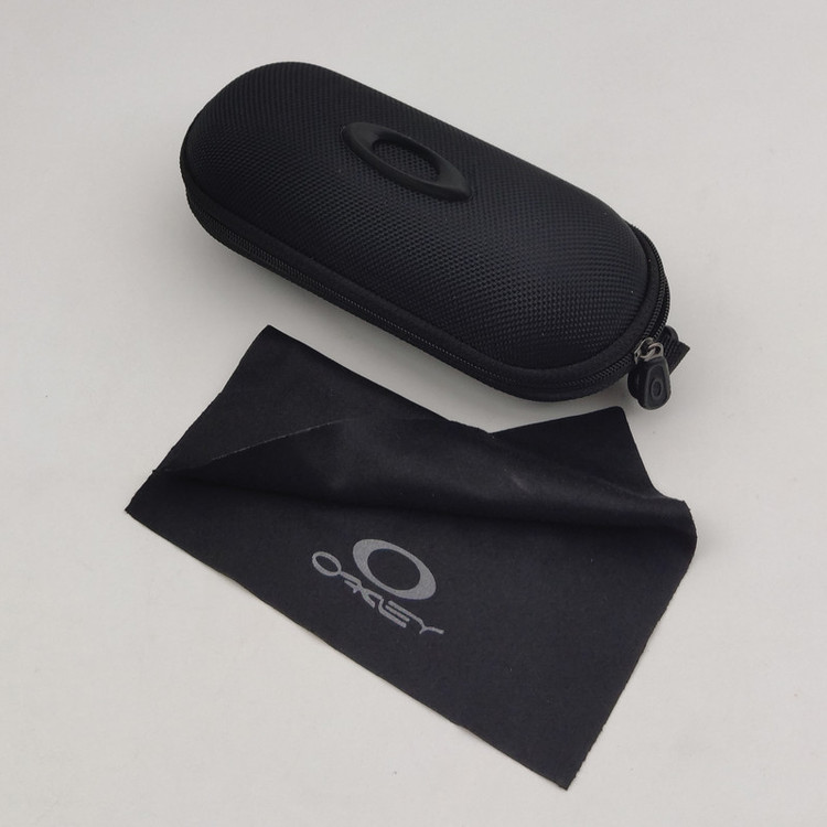 عینک آفتابی بایکر پلاریزه اوکلی مدل BADMAN OO6020-03