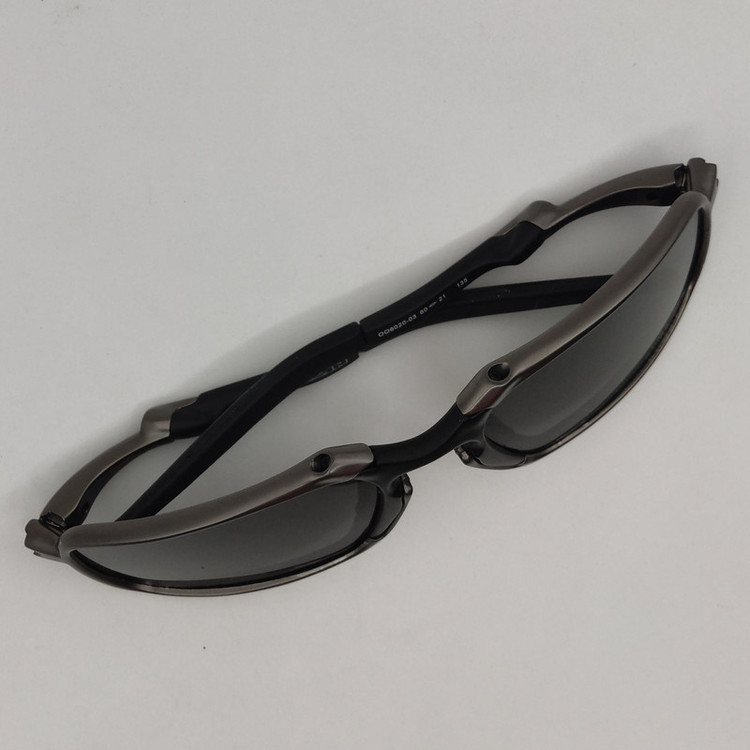 عینک آفتابی بایکر پلاریزه اوکلی مدل BADMAN OO6020-03