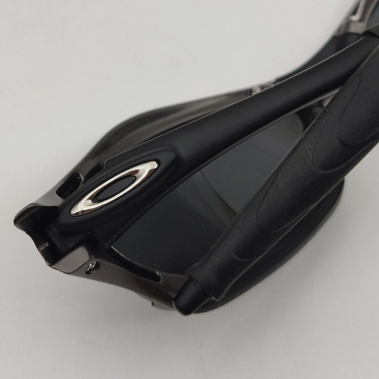 عینک آفتابی بایکر پلاریزه اوکلی مدل BADMAN OO6020-03